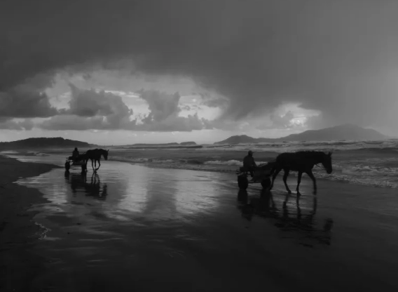 Below_The_Clouds Movie